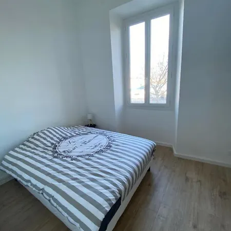 Apartment F2 Centre Avec Vue Sur Le Port ! *